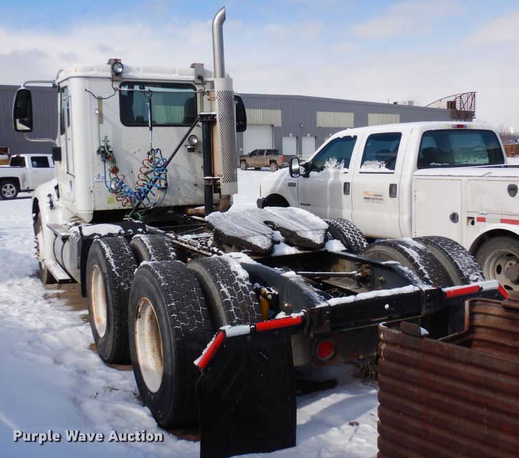 image for item DN6271 2005 International 9200i  semi truck