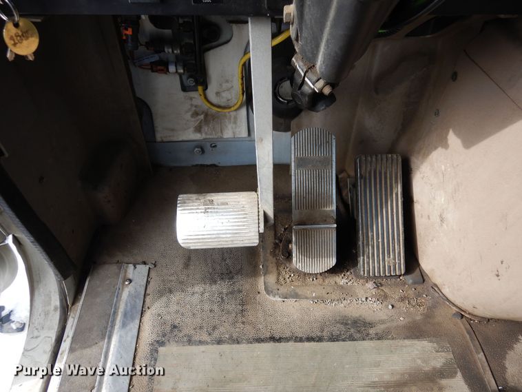 image for item DN6271 2005 International 9200i  semi truck