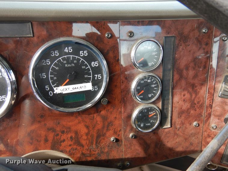 image for item DN6271 2005 International 9200i  semi truck