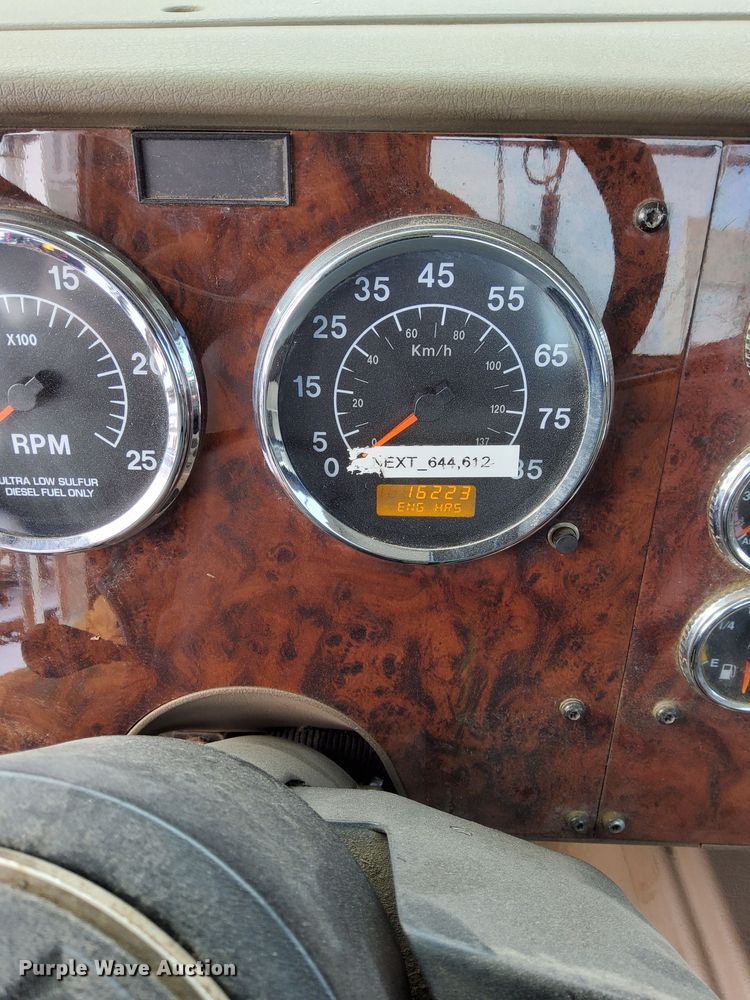 image for item DN6271 2005 International 9200i  semi truck