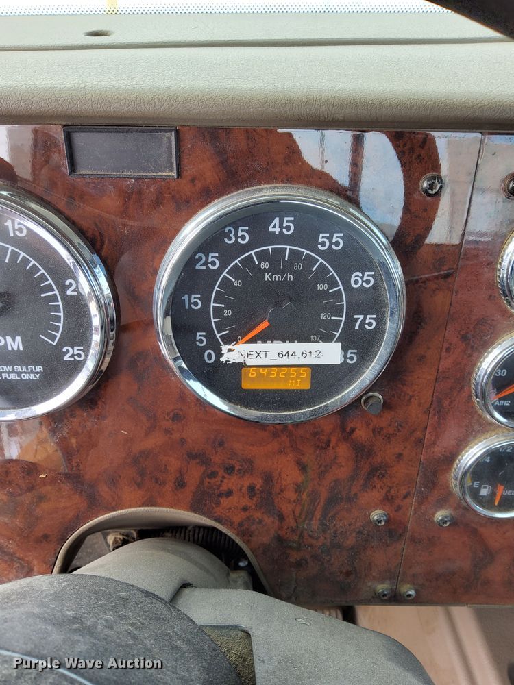 image for item DN6271 2005 International 9200i  semi truck