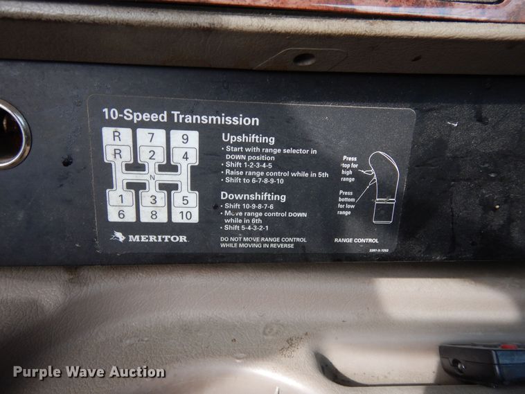 image for item DN6271 2005 International 9200i  semi truck