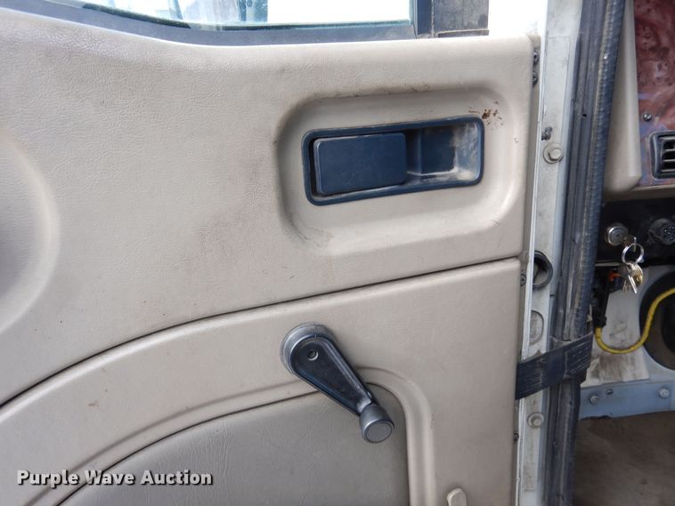 image for item DN6271 2005 International 9200i  semi truck