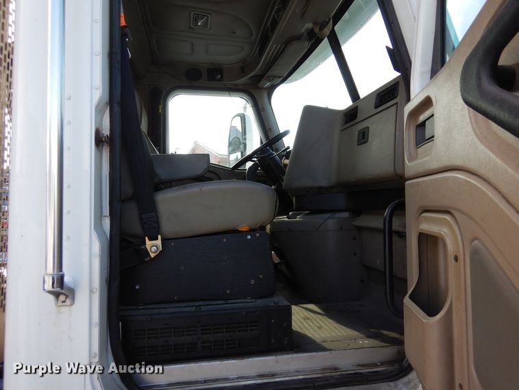 image for item DN6271 2005 International 9200i  semi truck