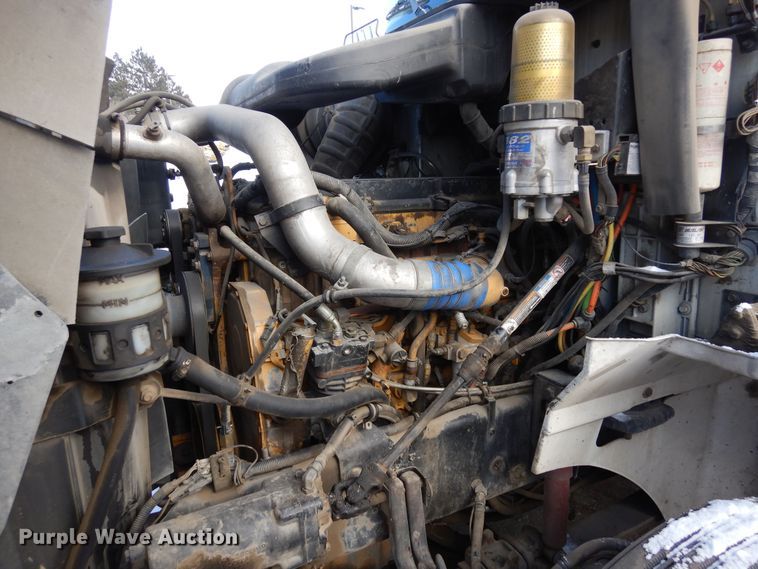 image for item DN6271 2005 International 9200i  semi truck