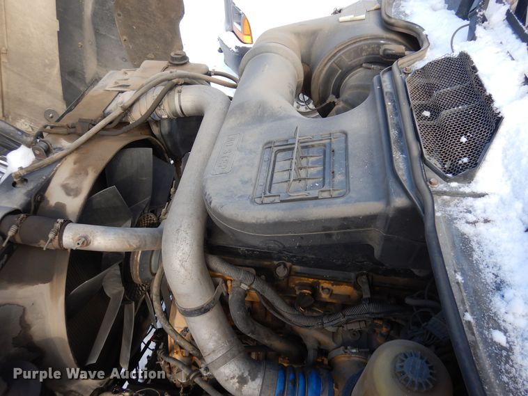 image for item DN6271 2005 International 9200i  semi truck