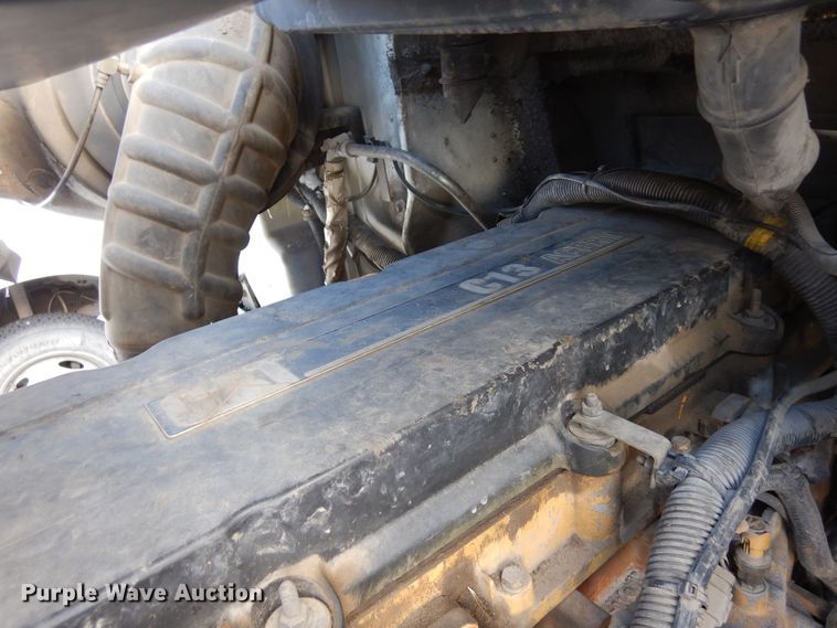 image for item DN6271 2005 International 9200i  semi truck