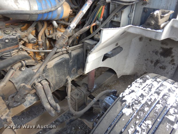 image for item DN6271 2005 International 9200i  semi truck