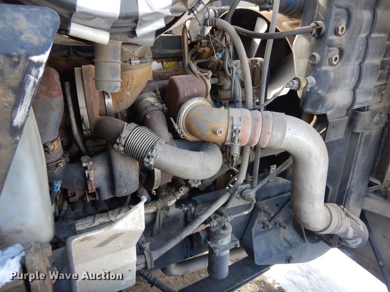 image for item DN6271 2005 International 9200i  semi truck