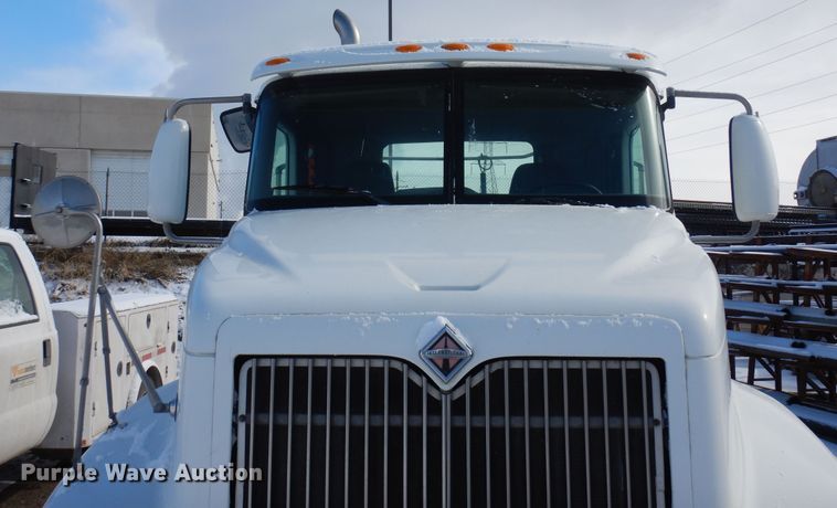 image for item DN6271 2005 International 9200i  semi truck