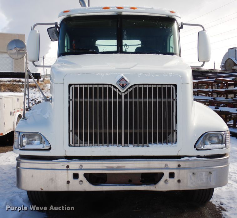 image for item DN6271 2005 International 9200i  semi truck