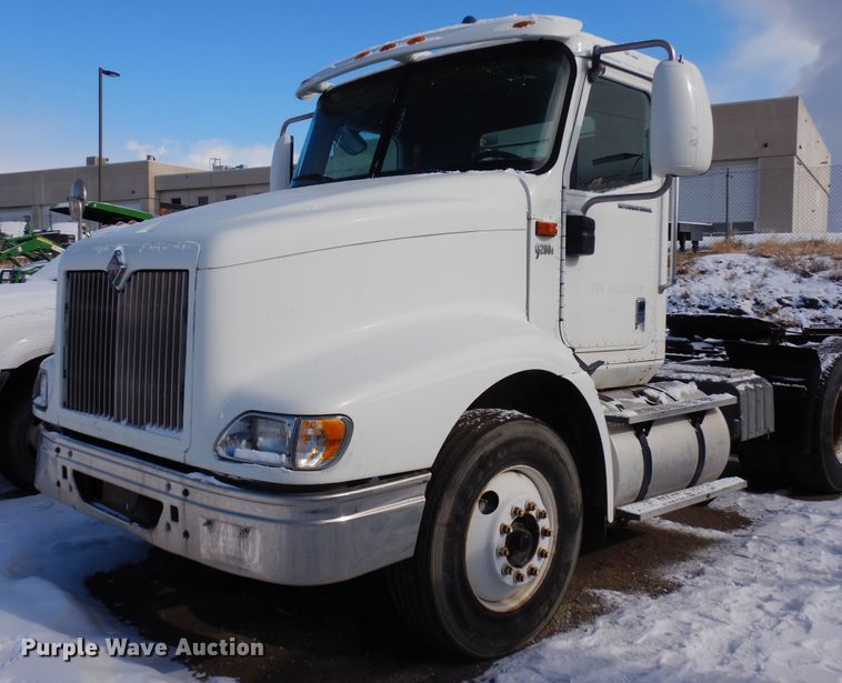 image for item DN6271 2005 International 9200i  semi truck