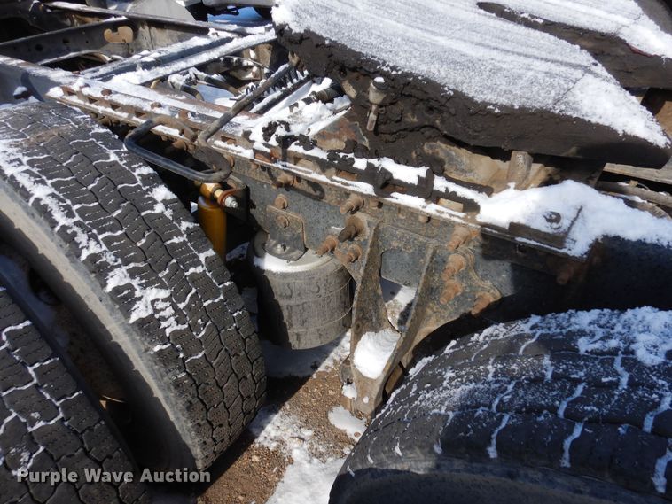 image for item DN6271 2005 International 9200i  semi truck