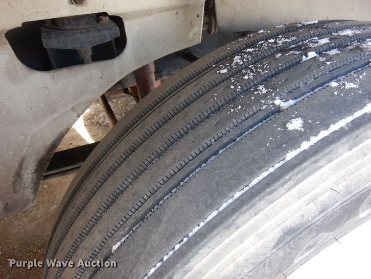 image for item DN6271 2005 International 9200i  semi truck