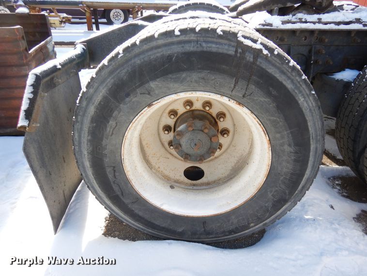 image for item DN6271 2005 International 9200i  semi truck