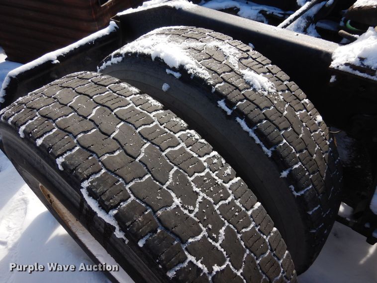 image for item DN6271 2005 International 9200i  semi truck