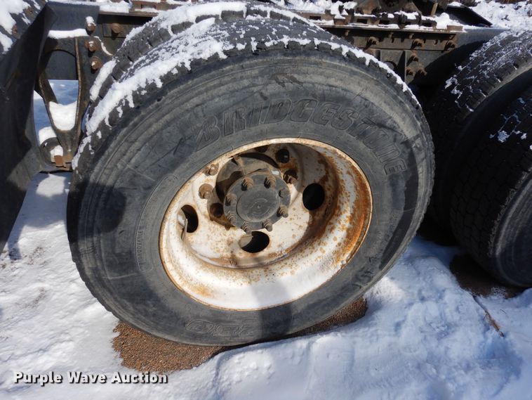 image for item DN6271 2005 International 9200i  semi truck