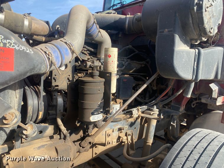 image for item DN8146 1995 International 9400  semi truck