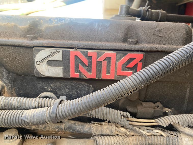 image for item DN8146 1995 International 9400  semi truck