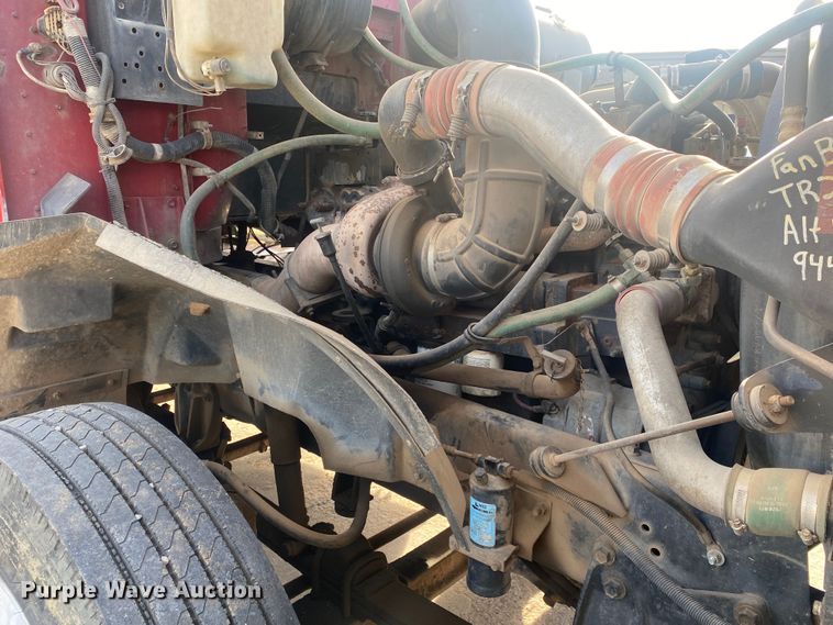 image for item DN8146 1995 International 9400  semi truck