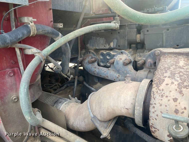 image for item DN8146 1995 International 9400  semi truck