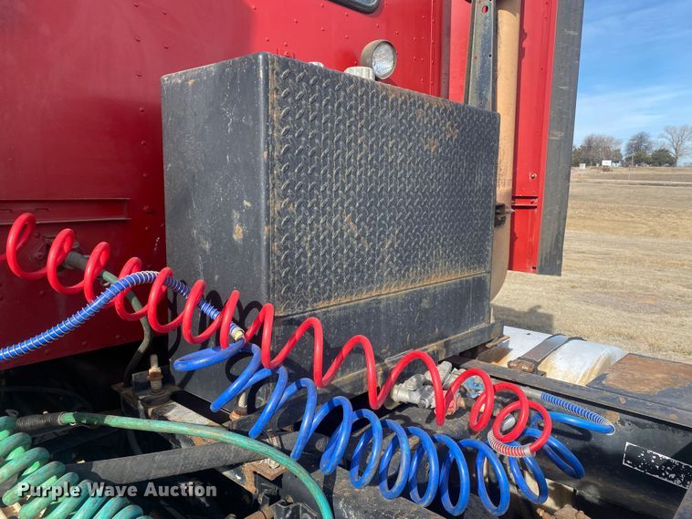 image for item DN8146 1995 International 9400  semi truck