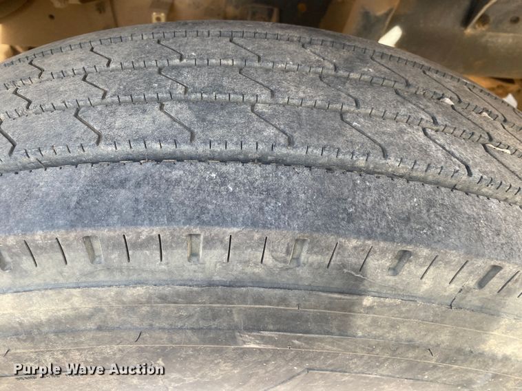 image for item DN8146 1995 International 9400  semi truck