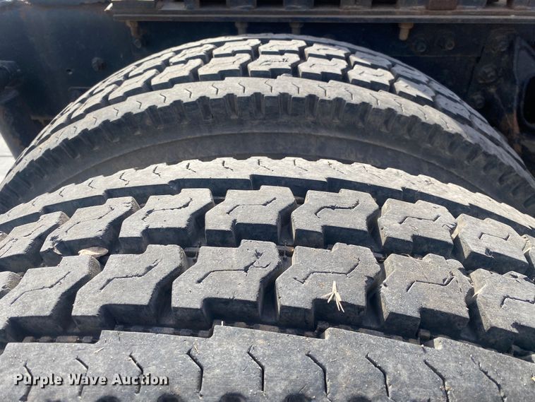 image for item DN8146 1995 International 9400  semi truck