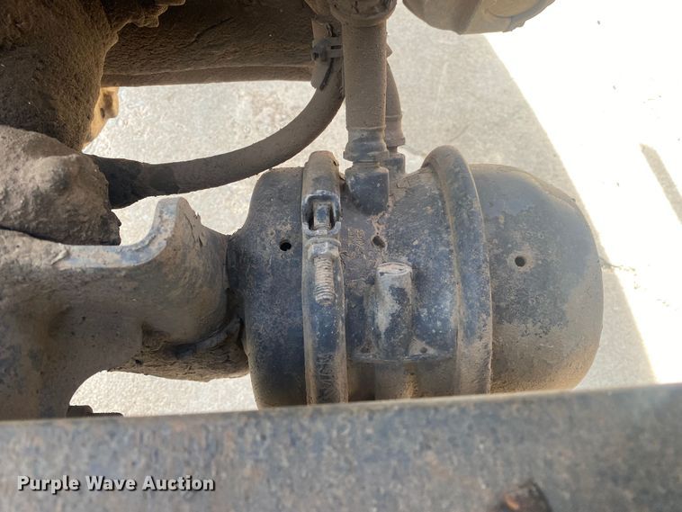 image for item DN8146 1995 International 9400  semi truck