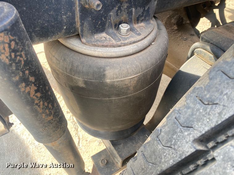 image for item DN8146 1995 International 9400  semi truck