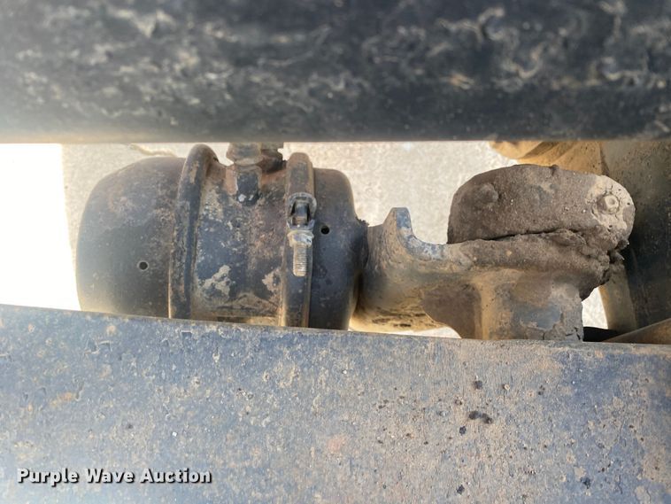 image for item DN8146 1995 International 9400  semi truck