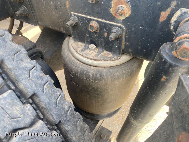 image for item DN8146 1995 International 9400  semi truck