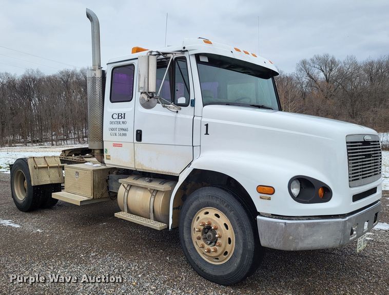 image for item DO3554 1998 Freightliner FL112  semi truck