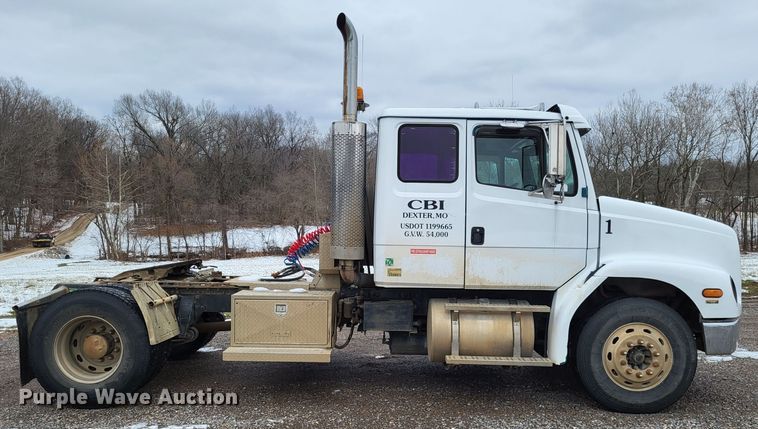 image for item DO3554 1998 Freightliner FL112  semi truck