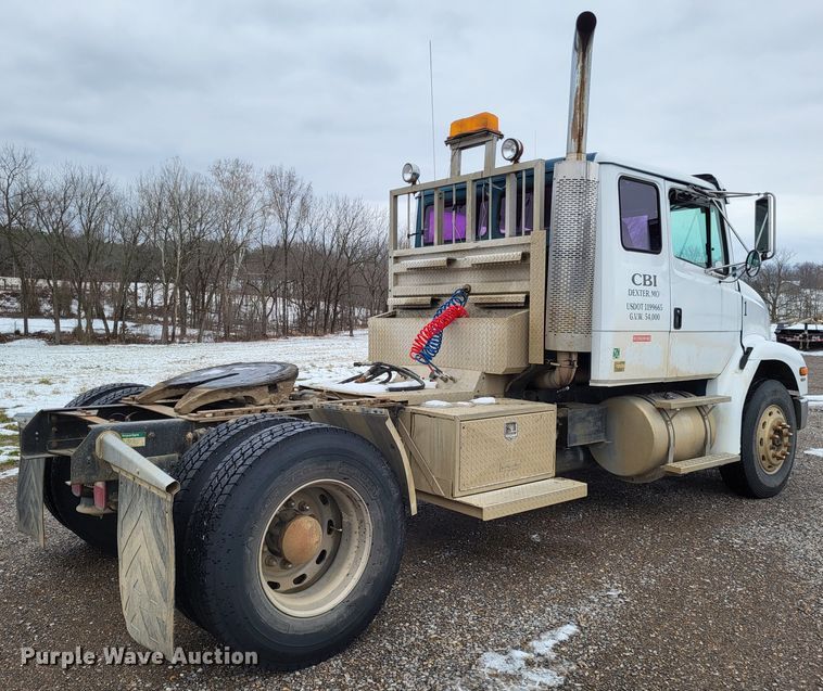 image for item DO3554 1998 Freightliner FL112  semi truck