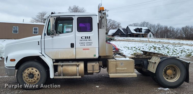 image for item DO3554 1998 Freightliner FL112  semi truck