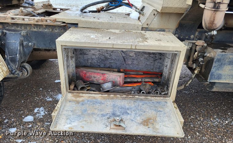 image for item DO3554 1998 Freightliner FL112  semi truck