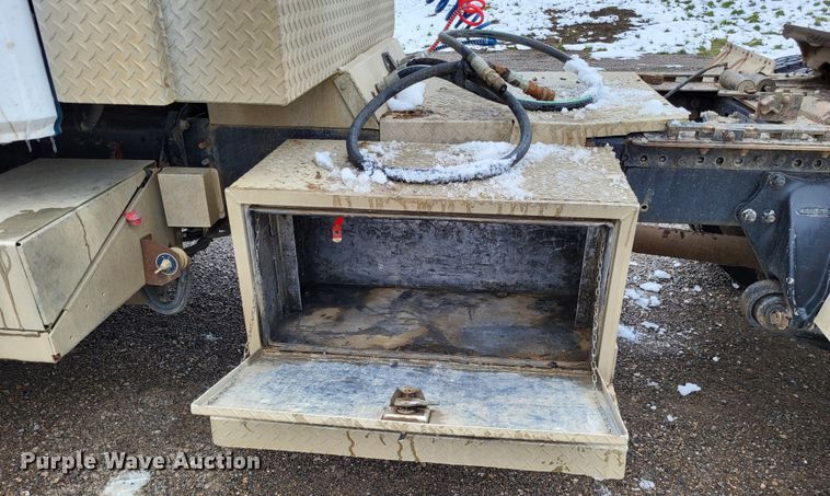 image for item DO3554 1998 Freightliner FL112  semi truck