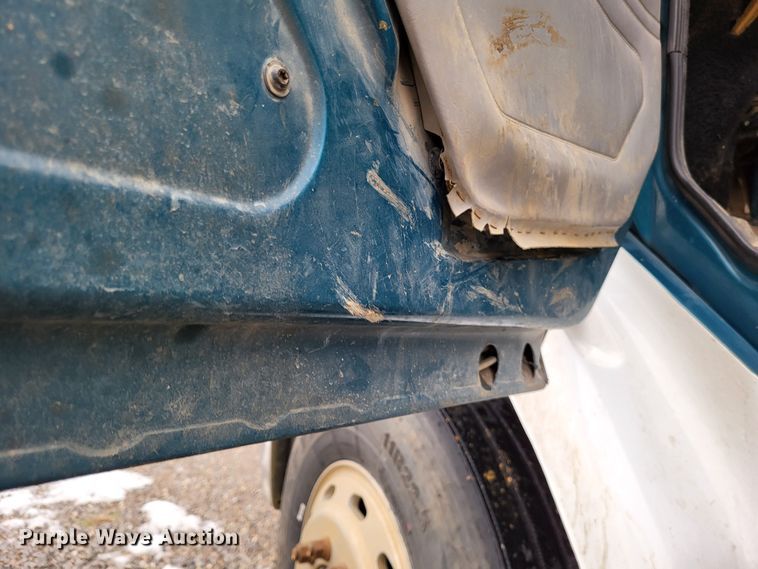 image for item DO3554 1998 Freightliner FL112  semi truck