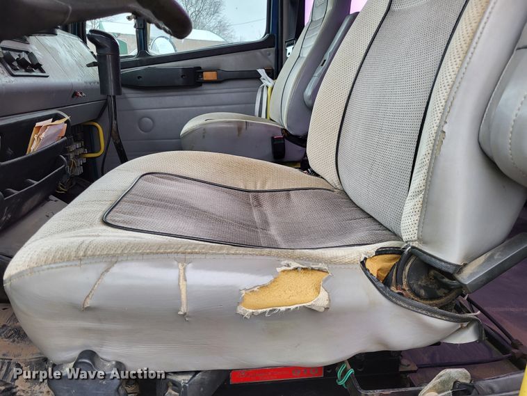 image for item DO3554 1998 Freightliner FL112  semi truck