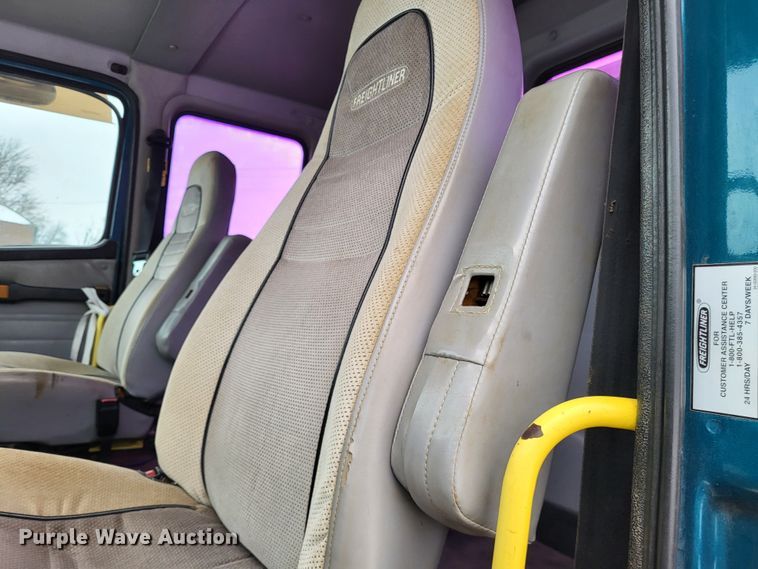 image for item DO3554 1998 Freightliner FL112  semi truck