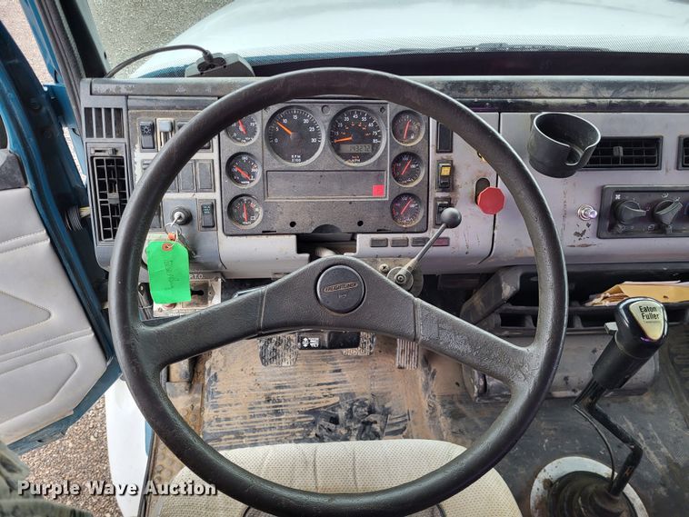 image for item DO3554 1998 Freightliner FL112  semi truck