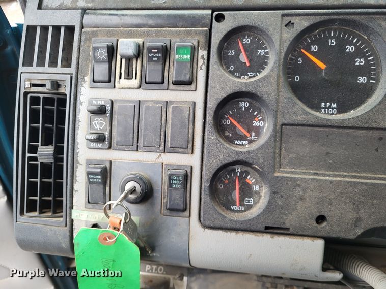 image for item DO3554 1998 Freightliner FL112  semi truck