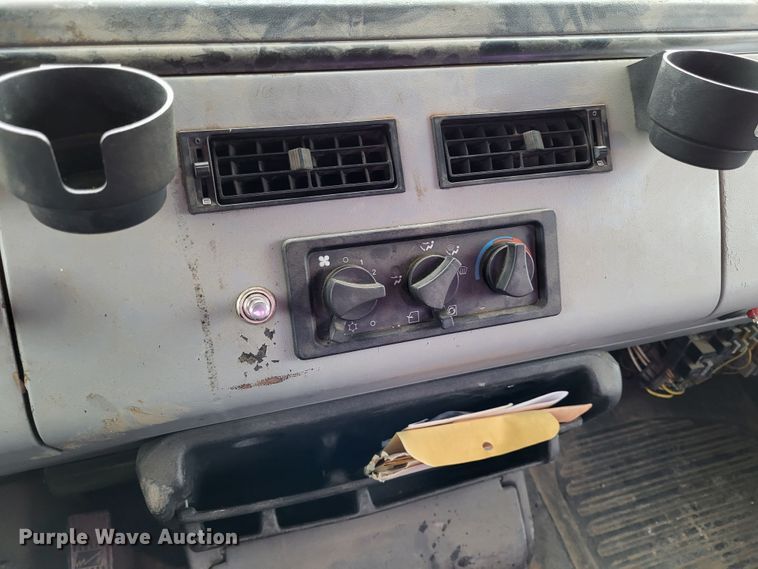 image for item DO3554 1998 Freightliner FL112  semi truck