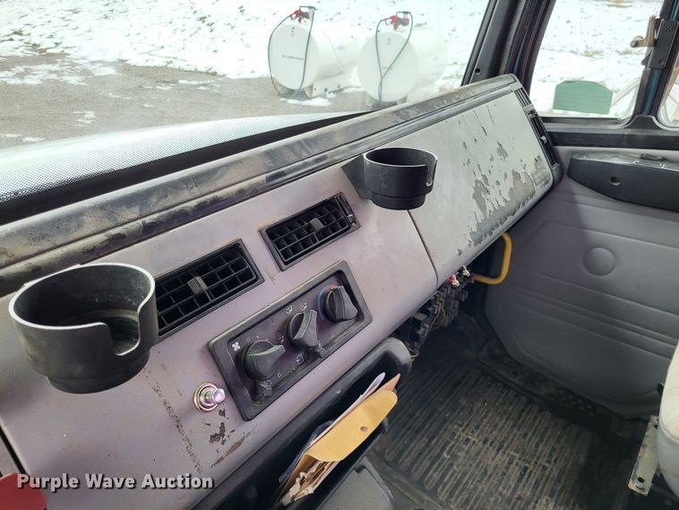 image for item DO3554 1998 Freightliner FL112  semi truck