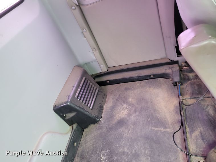 image for item DO3554 1998 Freightliner FL112  semi truck