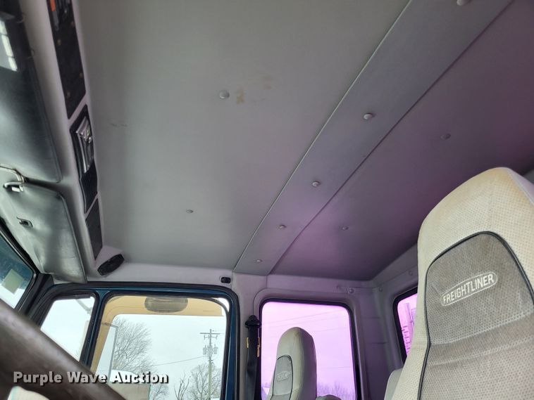 image for item DO3554 1998 Freightliner FL112  semi truck