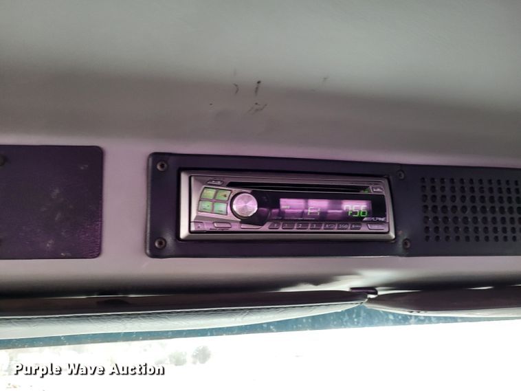 image for item DO3554 1998 Freightliner FL112  semi truck