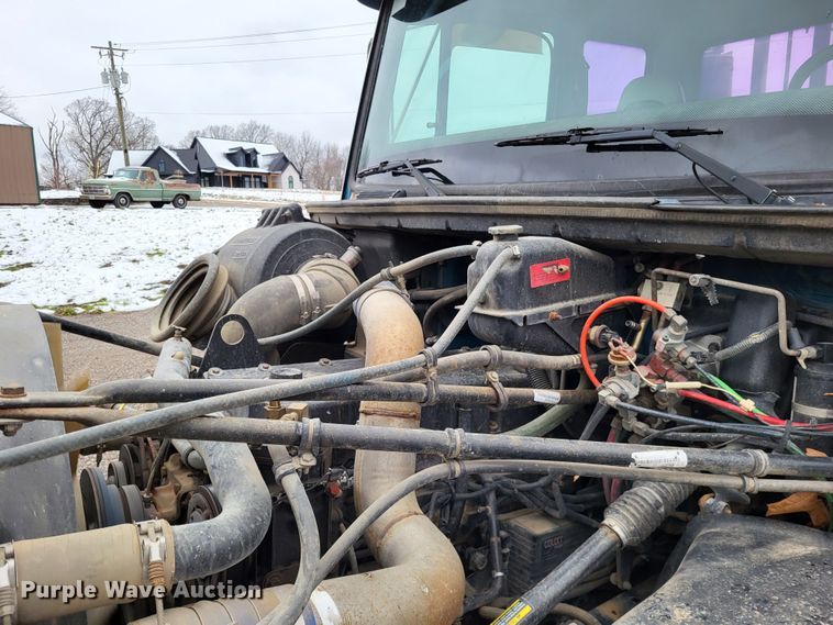 image for item DO3554 1998 Freightliner FL112  semi truck