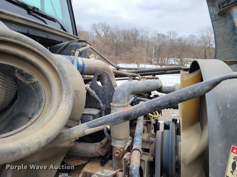 image for item DO3554 1998 Freightliner FL112  semi truck